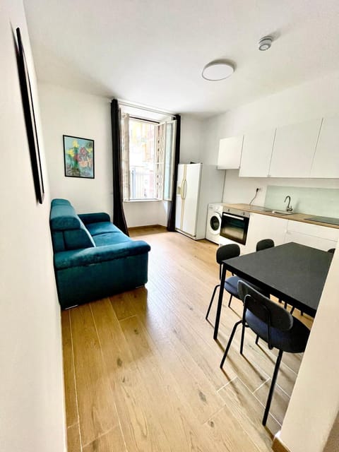 Kitchen or kitchenette, Photo of the whole room, Dining area