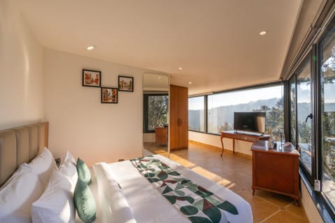 Bed, TV and multimedia, Bedroom