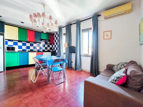 Kitchen or kitchenette, Living room, Dining area