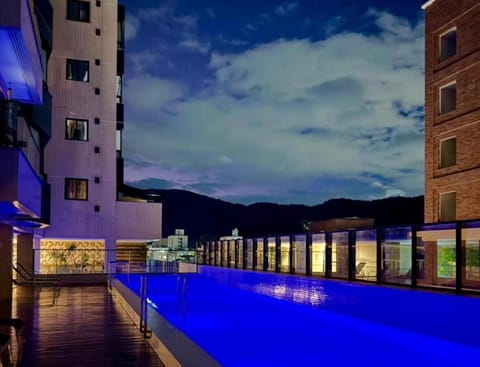 Swimming pool, Swimming pool
