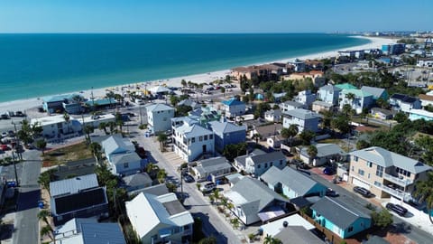 Curvy Coco House in Sunset Beach