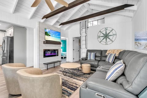 Curvy Coco House in Sunset Beach