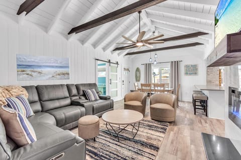 Curvy Coco House in Sunset Beach