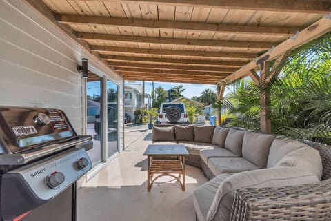 Curvy Coco House in Sunset Beach