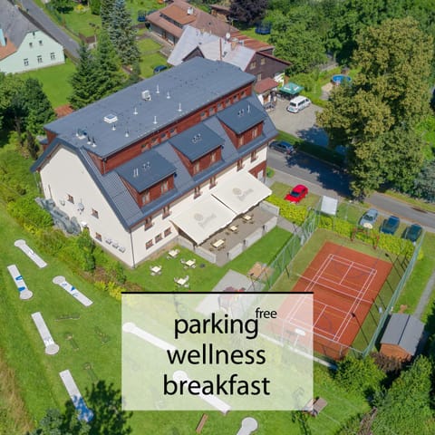 Property building, Garden, Tennis court, Area and facilities, Sports