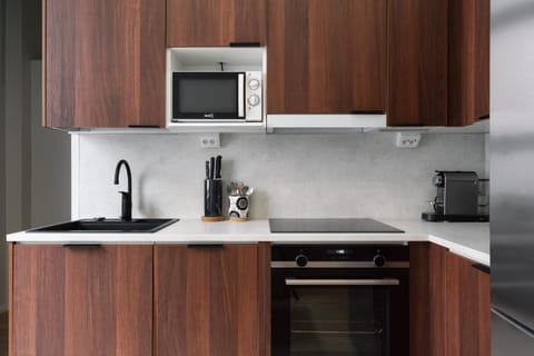 Coffee/tea facilities, Kitchen or kitchenette, oven, pet friendly, stove