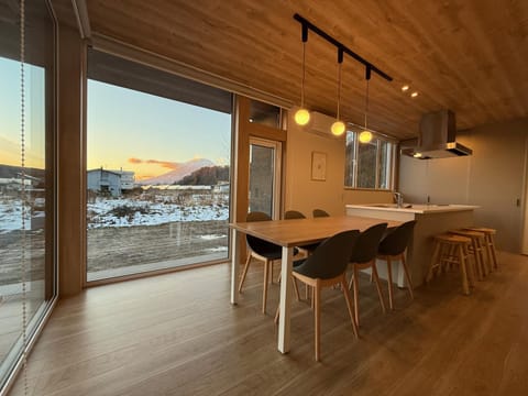 Natural landscape, View (from property/room), Balcony/Terrace, Kitchen or kitchenette, Dining area, Mountain view