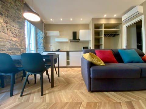 Kitchen or kitchenette, Seating area, Dining area