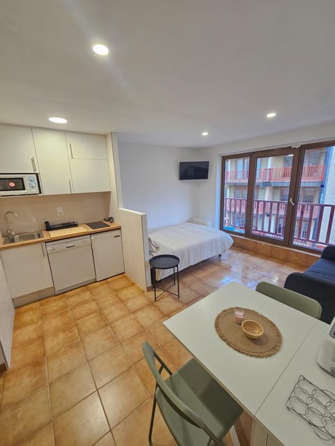 Kitchen or kitchenette, Living room