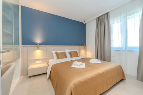 Bed, Bedroom, towels, wardrobe