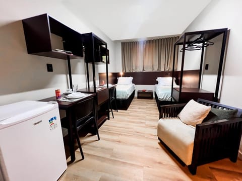 Bed, Photo of the whole room, Bedroom, minibar