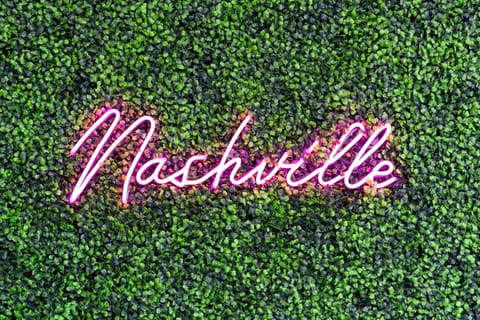 2 Condo Units! Sleeps 26! Free Parking, 5 Min DT Apartment in East Nashville