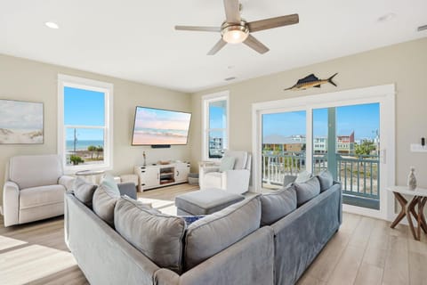 Day, TV and multimedia, View (from property/room), Balcony/Terrace, Living room, Seating area, Sea view