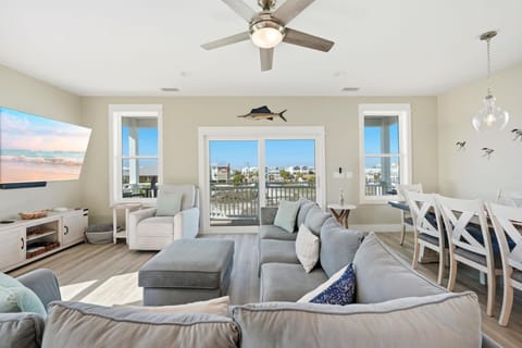 TV and multimedia, View (from property/room), Balcony/Terrace, Living room, Seating area, Dining area, Sea view