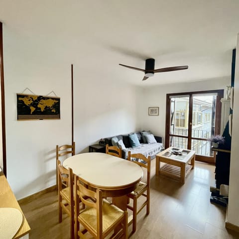 TV and multimedia, Living room, Dining area, fireplace
