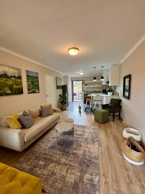 Serene 1 bedroom apartment-shared pool-Self cater-sleeps 2 Apartment in Cape Town