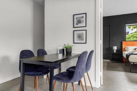 Unit 1 Cozy 1BR Apt with Parking Apartment in Miami Shores