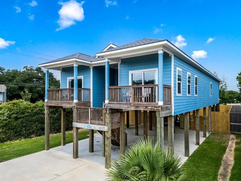 Stunning 4BR Home Near the Bay! House in Seabrook