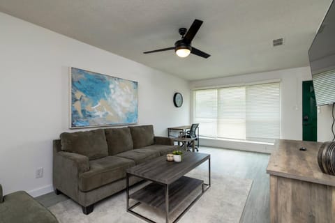 Living room, Photo of the whole room, Seating area, Family