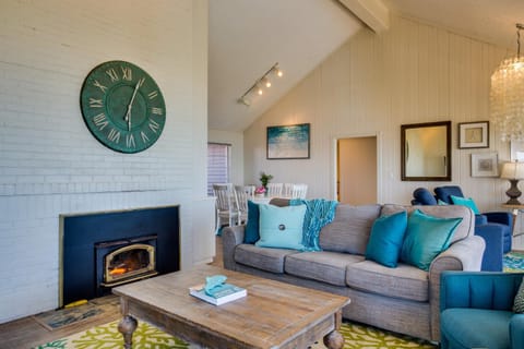 Beach Front Panoramic Vistas! Alicia by the Sea House in Waldport