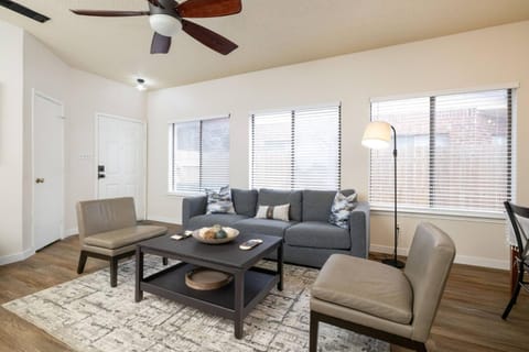 Living room, Photo of the whole room, Seating area