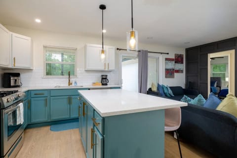 Kitchen or kitchenette, Dining area, kitchen