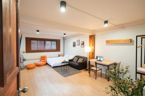 Living room, Seating area