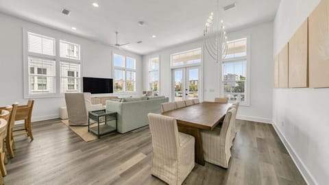 5 BR 4 BA Private Pool Pickleball Fun House in Okaloosa Island