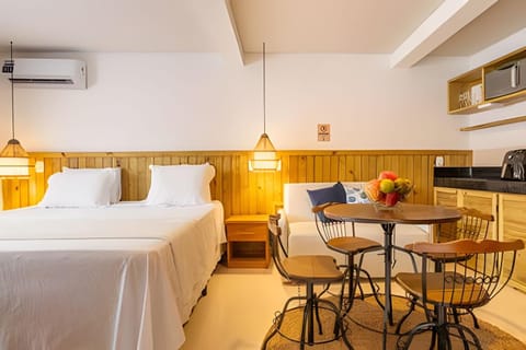Bed, Kitchen or kitchenette, Living room, Photo of the whole room, Seating area, Dining area, Bedroom, air conditioner