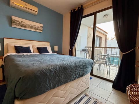Bed, Balcony/Terrace, Bedroom, air conditioner
