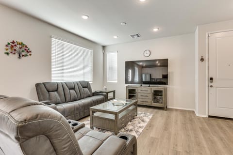 Near Hospitals Home with Pool Access in Temecula House in Temecula