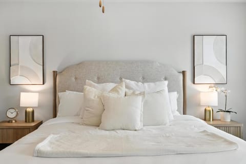 New Listing The Neutral Nook with Firepit House in Athens