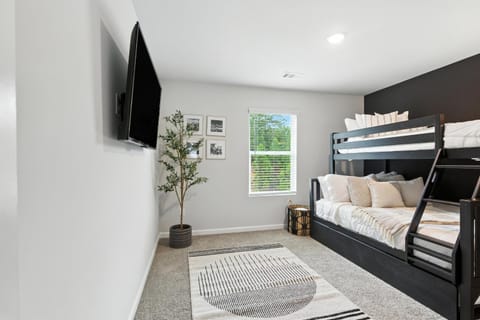 New Listing The Neutral Nook with Firepit House in Athens