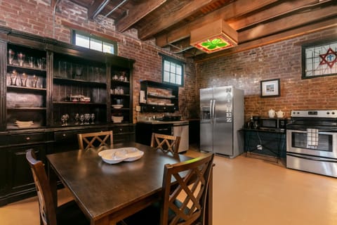 Beekman Place - 3b3b, Full Kitchen, Washer & Dryer, Walk to Historic Downtown Apartment in Natchez