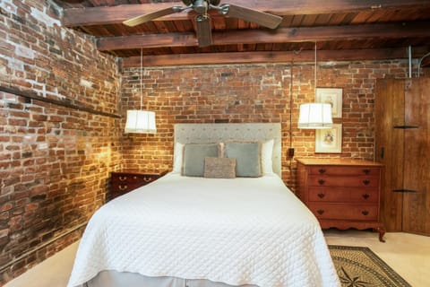 Beekman Place - 3b3b, Full Kitchen, Washer & Dryer, Walk to Historic Downtown Apartment in Natchez