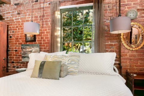 Beekman Place - 3b3b, Full Kitchen, Washer & Dryer, Walk to Historic Downtown Apartment in Natchez