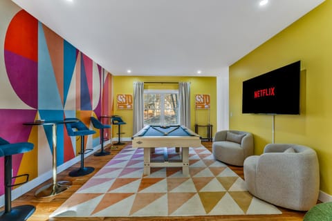 Emerald Luxe Retreat Lake Hot Tub Sauna House in Tunkhannock Township