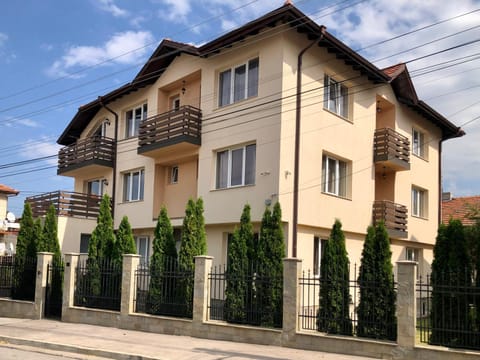 Property building, Day, Neighbourhood, Street view