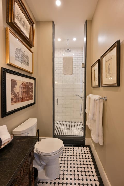 Magnolia Hall - Armstrong Suite - King Suite Hotel in Natchez