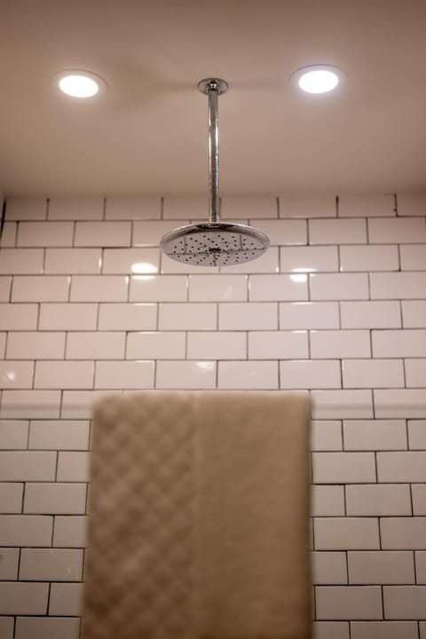 Magnolia Hall - Henderson Suite - King Suite Hotel in Natchez