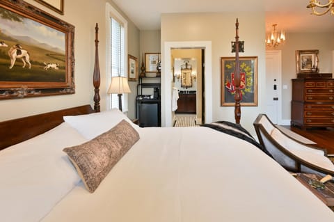 Magnolia Hall - The Britton Suite - King Suite Hotel in Natchez