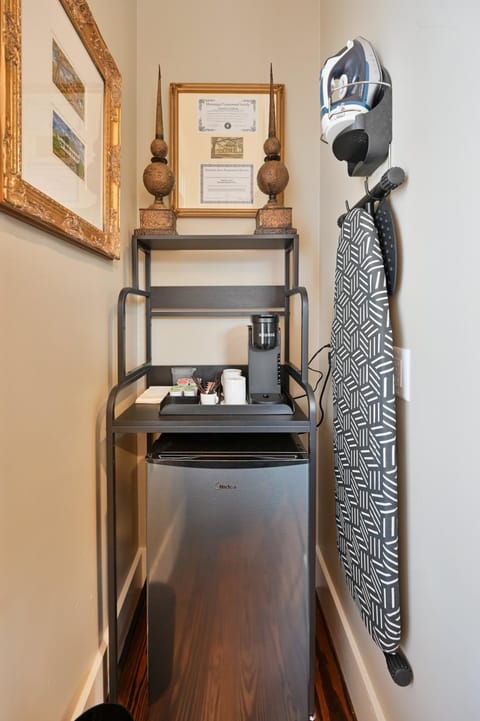 Magnolia Hall - The Britton Suite - King Suite Hotel in Natchez