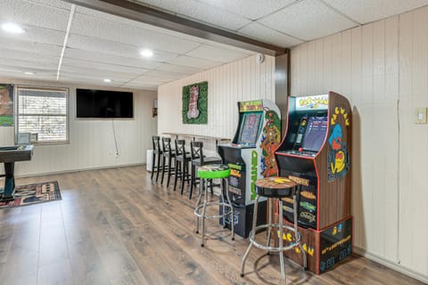 Hot Tub and Views! Squatchs Place in Blairsville House in Union County