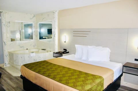 Hot Tub, Bedroom
