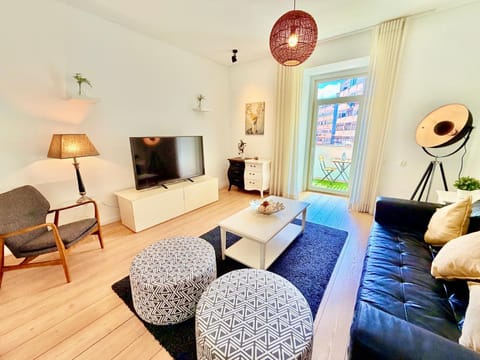 Communal lounge/ TV room, TV and multimedia, Living room, Seating area, Evening entertainment