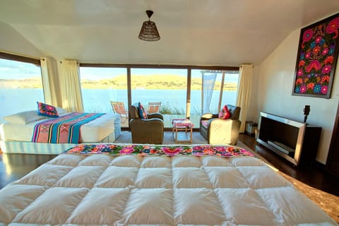 View (from property/room), Photo of the whole room, Lake view