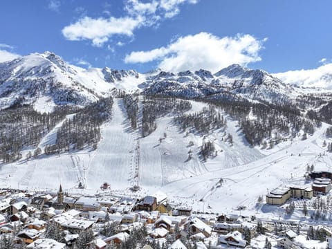 Superbe appartement neuf 8 pers, 55m² terrasse sud, proche pistes - FR-1-445-232 Apartment in Montgenèvre