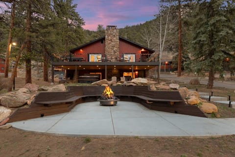Cabin 12 - Spacious & Updated -Hot Tub & King Beds Cabin in Estes Park