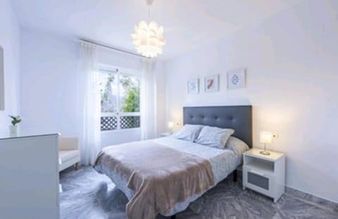 Junto al Mar Piscinas Jardines Wifi Apartment in Marbella