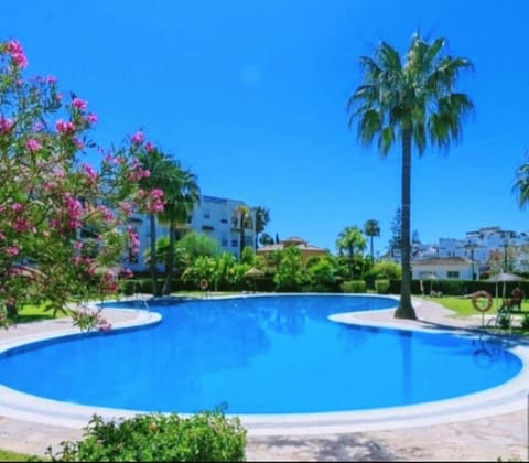 Junto al Mar Piscinas Jardines Wifi Apartment in Marbella